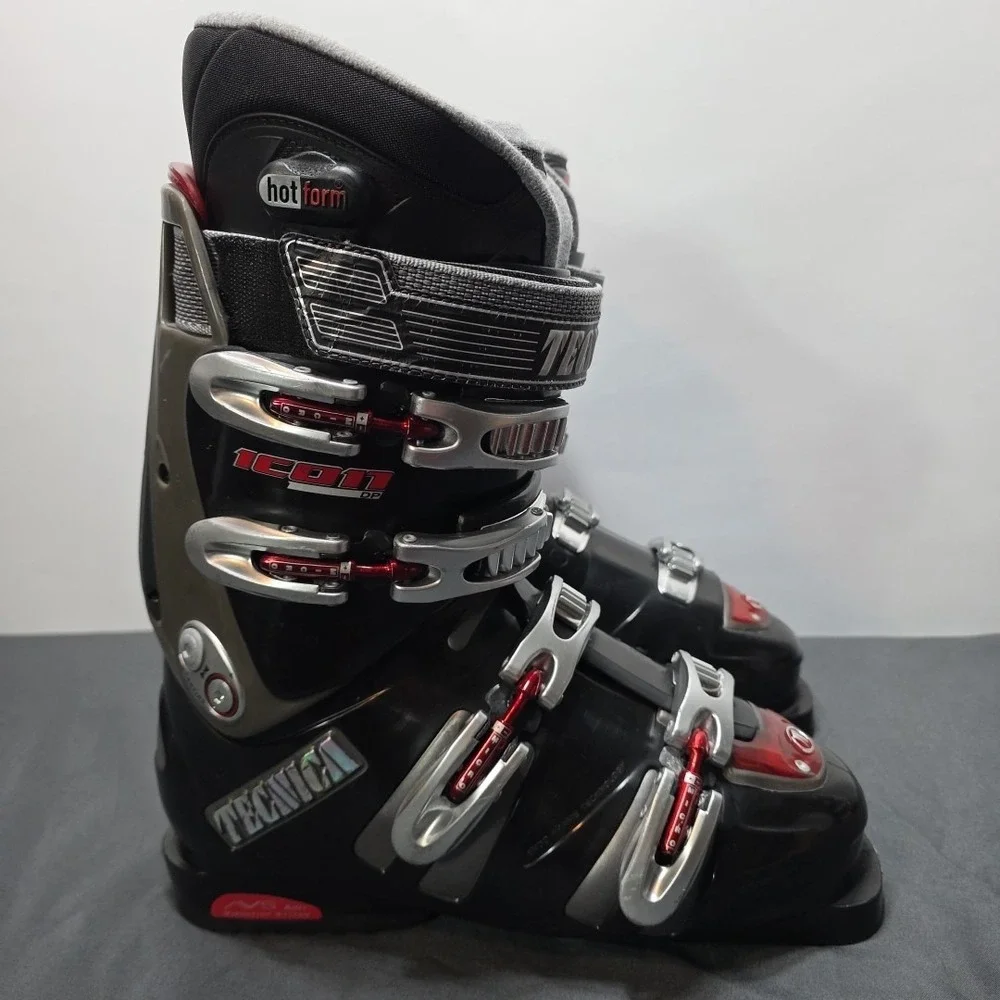 Tecnica Mens Rival Icon Hot Form Anti Vibration Black Ski Boots SZ 8.5 Made...